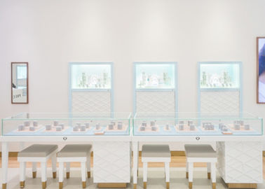 Les vitrines de bijoux/les coffrets étalage faits sur commande de magasin installent avec des lumières de bande de LED