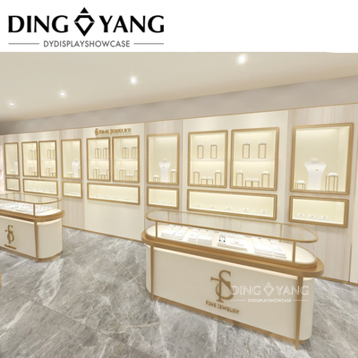 Le design des salles de jeux de bijoux de diamants est une combinaison de pratique et de beauté