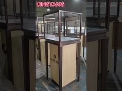 Les vitrines de bijoux ne sont pas seulement une plateforme pour exposer les produits, mais aussi un renforcement de l'image de marque